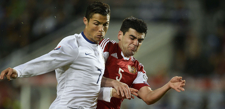 Portugals Cristians Ronaldo (i hvid trøje) kan blive en af de store profiler ved UEFA EURO 2016. (Foto: Scanpix / TV 2)