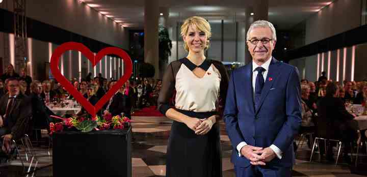 Michael Meyerheim og Cecilie Frøkjær var værter for 'Charlies Hjertegalla. (Fotos: Per Arnesen/TV 2)
