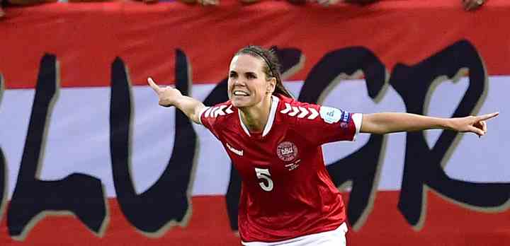 Simone Boye Sørensen scorede Danmarks tredje mål i straffesparkkonkurrencen mod Østrig, og så var EM-finalepladsen i hus. (Foto: Scanpix / TV 2)