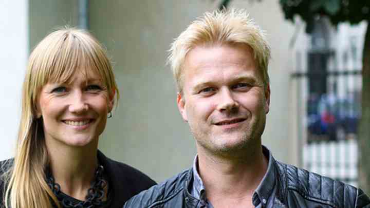 Sara Lygum og Christian Borregaard er klar til at hjælpe danskere på boligjagt med at finde den helt rigtige bolig. Det er i fjerde sæson af 'Beliggenhed, beliggenhed, beliggenhed'. (Foto: Bo Christensen / TV 2)