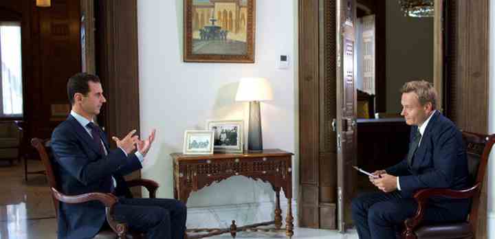 Efter to års forarbejde har TV 2 Nyhedernes Rasmus Tantholdt fået mulighed for at interviewe den syriske præsident Bashar al-Assad. (Foto: TV 2)