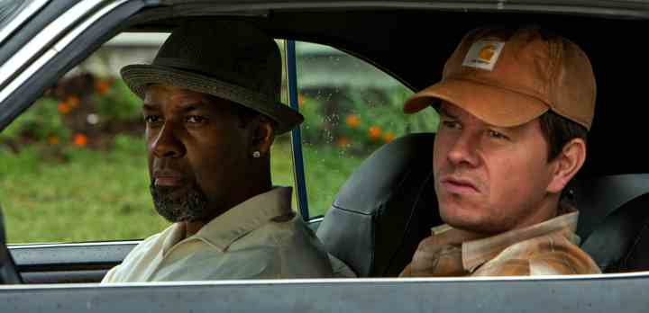 Denzel Washington som Robert 'Bobby' Trench og Mark Wahlberg som Michael 'Stig' Stigman i den amerikanske actionthriller '2 Guns' fra 2013. (Foto: TV 2)