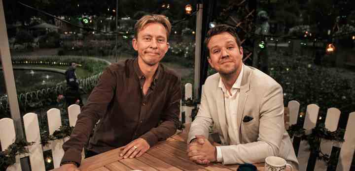 Komiker Thomas Warberg har besøg af skuespiller Brian Lykke i 'Det sene sommershow' fra 2016. (Foto: Jacob Tom Olsen / TV 2)