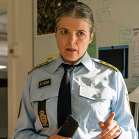 Lotte Andersen som politiinspektør Hanegaard i 'Sommerdahl' fra 2021.