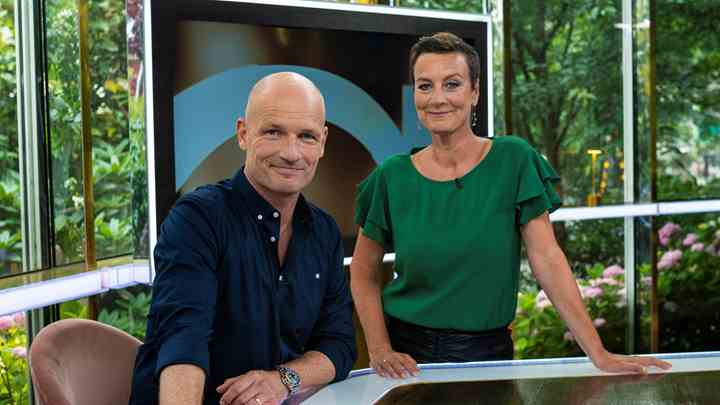 Lasse Sjørslev og Janni Pedersen er også værter på ’Go’ aften LIVE’, hvor de har været med til at skærpe programmets journalistiske profil. (Foto: Arnesen / TV 2)