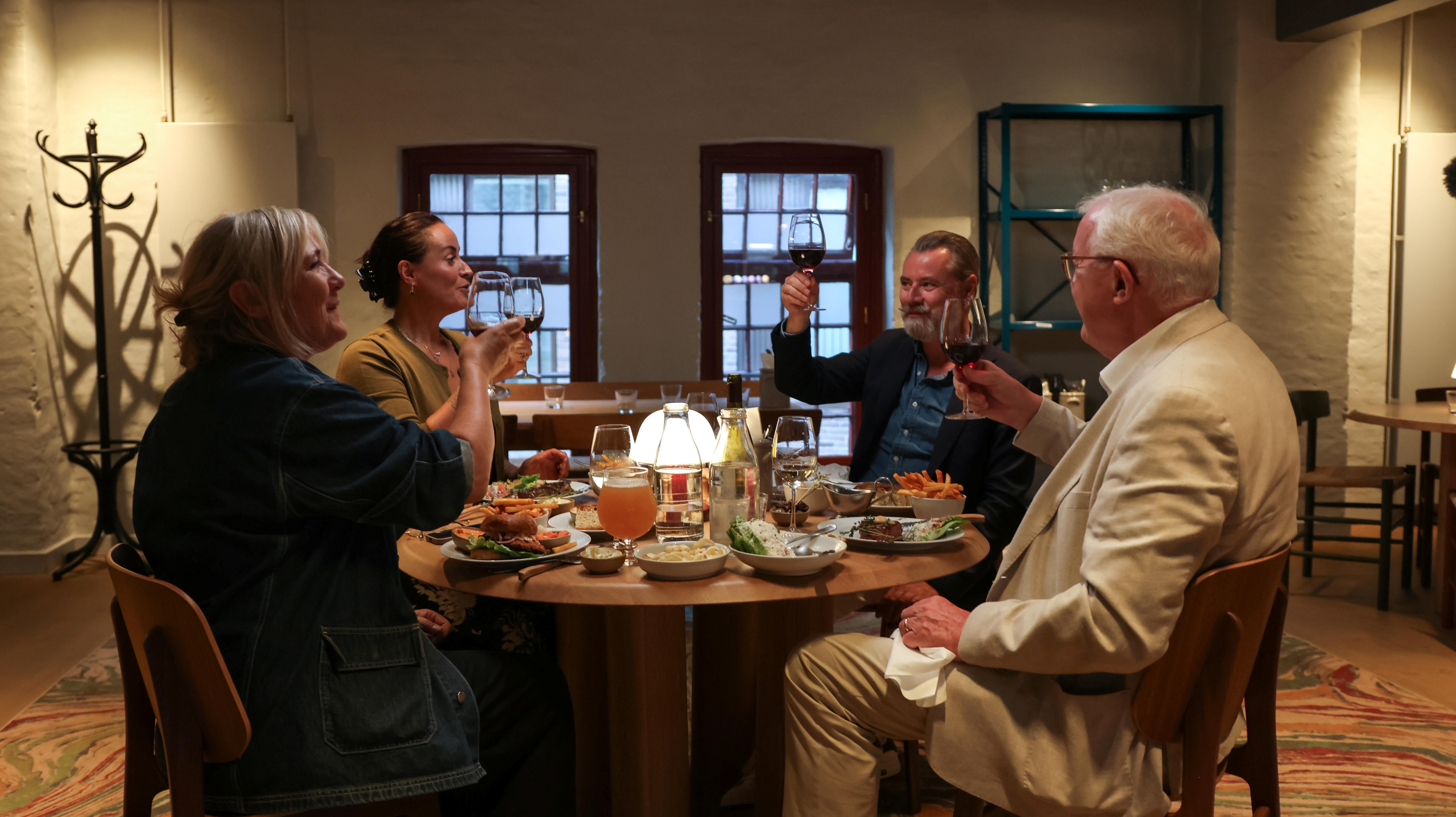 Skuespiller Mette Horn, sanger Julie Berthelsen, ejendomsmægler Lars Elbæk og politisk kommentator Hans Engell i 'Snyd din alder'. 