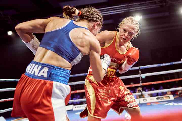 Dina Thorslund forsvarede 26. september 2020 i Struer Energi Park sin WBO-titel i super bantamvægt mod serbiske Nina Radovanovic. (Foto: Claus Bonnerup / Ritzau Scanpix / TV 2)