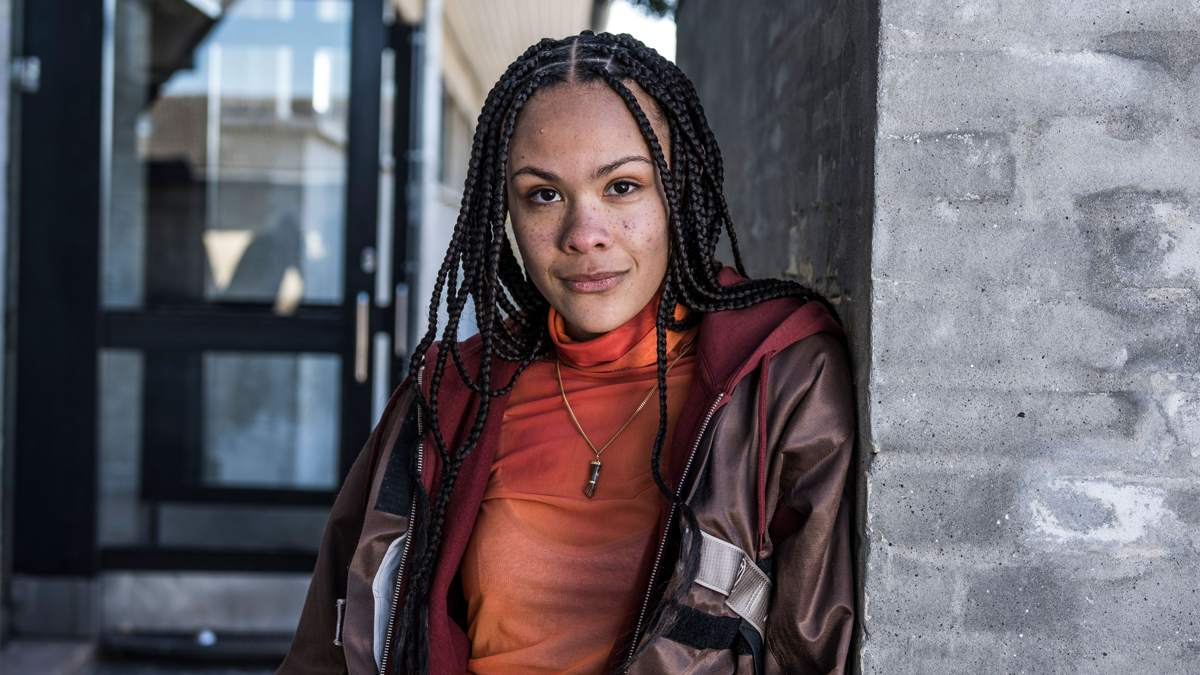 Paloma (Bathsheba Pauline Joy Oghomi-Hansen) i 'Dark Horse'.