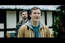 Lasse (Albert Harson) og Mikkel (Martin Lindsten)