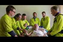 Erik Clausen er grand old man på cykelholdet 'Mountain Lions' i den nye sæson af 'Klovn'