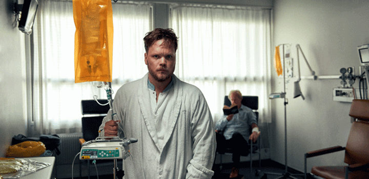 Adam Ild Rohweder som Oliver i den danske tv-serie 'Kemohjerne' fra 2019. (Fotos: Yannick Wolff / TV 2)  