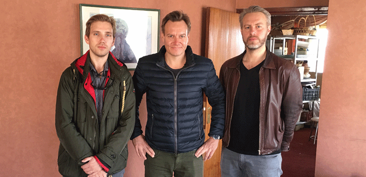 TV 2’s correspondent office in Damascus, Wednesday, March 16th. From the left to the right: photographer Rasmus Jellig-Nielsen, correspondent Rasmus Tantholdt, and producer Claus Borg Reinholdt. (Photo: TV 2)