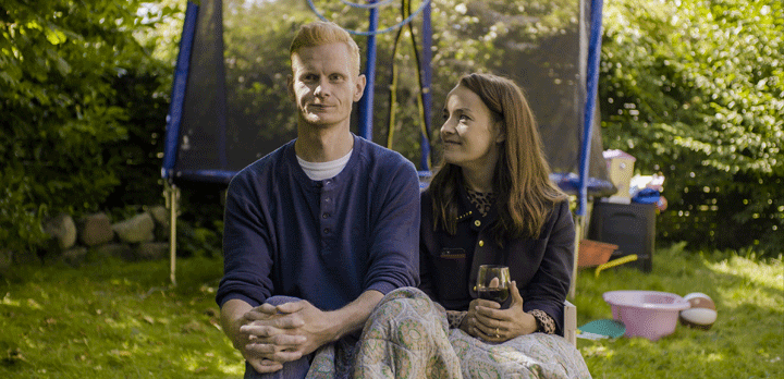 Martin (Peter Plaugborg) og Line (Maria Rossing) spiller hovedrollerne i dramakomedieserien 'Bedre skilt end aldrig'. (Foto: Kim Høgh Mikkelsen / TV 2) 