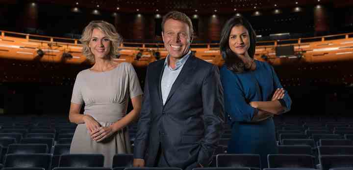Cecilie Frøkjær, Mikkel Beha Erichsen og Divya Das er værter ved TV 2s store gallashow i Operaen. (Foto: Per Arnesen / TV 2)
