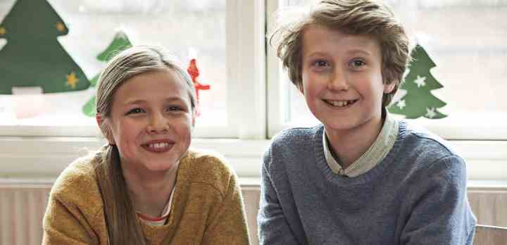 Fra 'Juleønsket' på TV 2: Julie (Olivia Hillingsø) og hendes bedste ven Willy (Helmer Solberg). (Foto: Per Arnesen / TV 2)