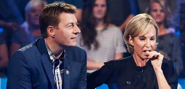Morten Ankerdal og Natasja Crone forsøger at vinde en stor check til bekæmpelse af kræft, da de besøger Hans Pilgaard i 'Knæk Cancer: Hvem vil være millionær?’. (Fotos: Henrik Ohsten / TV 2)