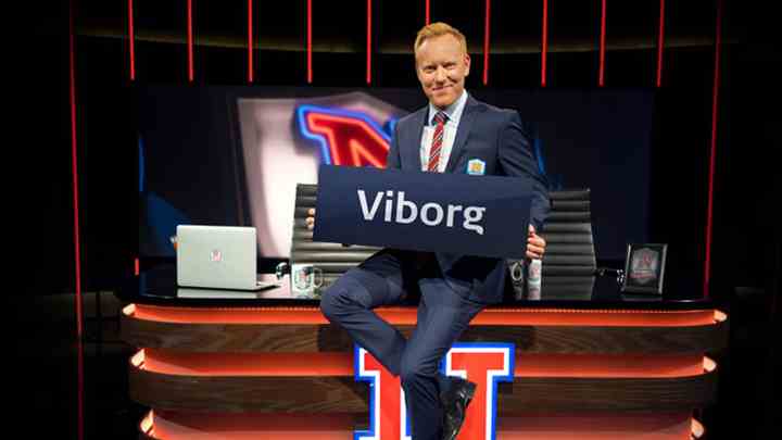 Viborg er en af de byer, 'Natholdet' og Anders Breinholt besøger i uge 43. I Viborg får han skuespilleren Søren Malling som medvært. (Foto: TV 2)