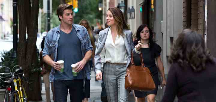 Liam Hemsworth som Adam Cassidy og Amber Heard som Emma Jennings i det amerikanske thriller-drama 'Paranoia' fra 2013. (Foto: TV 2)