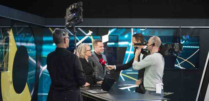TV 2 SPORT gik i luften fredag 9. januar - både på tv og med en åbningsreception på Kvægtorvet, hvor administrerende direktør Merete Eldrup og sportschef Frederik Lauesen blev interviewet. (Foto: Ebbe Rosendahl / TV 2)