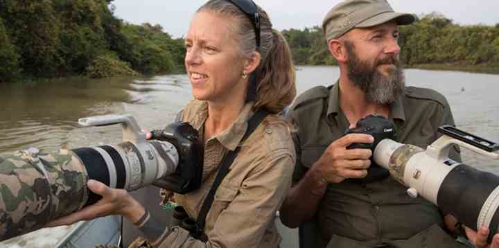 I dokumentarserien 'Vores vilde verden' rejser de to danske naturfotografer Helle & Uri blandt andet til Brasilien for at fotografere nogle af de sidste vilde jaguarer. (Fotos: TV 2)