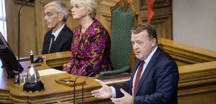 Statsminister Lars Løkke Rasmussen (V) på Folketingets talerstol, da folketingsåret 2017/2018 blev åbnet. (Foto: Thomas Lekfeldt / Ritzau Scanpix / TV 2)