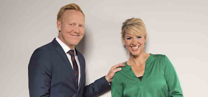 Anders Breinholt og Cecilie Frøkjær er værter ved TV 2s store fødselsdagsshow, hvor vi ser tilbage på noget af alt det, vi har delt med hinanden igennem 30 år. (Foto: Per Arnesen / TV 2)