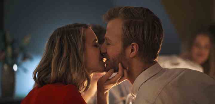 Rose (Sara Hjort Ditlevsen) og Tobias (Gustav Giese) er tilbage i anden sæson af ZULUs kærlighedshistorie 'Perfekte Steder', som får premiere mandag 23. april på TV 2 ZULU og TV 2 PLAY. (Fotos: Andreas Omvik / TV 2)