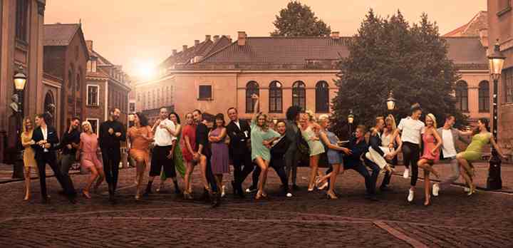 Igen er det lykkedes at finde 12 modige danskere, der - sammen med deres professionelle dansepartnere -har sagt ja til en kæmpe stor udfordring. (Foto: Christian Stæhr / TV 2)