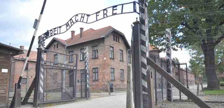 2020 er 75-året for afslutningen på Holocaust og for befrielsen af koncentrationslejren i blandt andet Auschwitz, og det markeres ved flere store mindehøjtideligheder, hvorfra TV 2 NEWS sender.