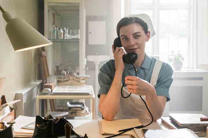 Molly Egelind indtager igen rollen som sygeplejeeleven Anna i den populære tv-serie 'Sygeplejeskolen', som netop er gået i optagelse til tredje og fjerde sæson. (Foto: Mike Kollöffel/TV 2)