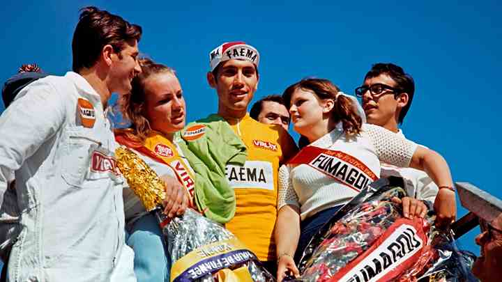 I ’Tour de ja-vu’ vil der bliver kigget nærmere på en række af de mest legendariske Tour de France-rytter, bl.a. belgieren Eddy Merckx, der vandt verdens hårdeste cykelløb fem gange. Den tidligere danske cykelrytter Mogens Frey, der kørte mange løb mod netop Eddy Merckx, er med i studiet og fortæller om ham. (Foto Ritzau-Scanpix / TV 2).