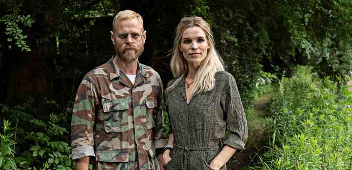Carsten Bjørnlund og Marie Bach Hansen spiller de to hovedroller i TV 2s nye krimiserie 'Hvide Sande'. (Foto: Per Arnesen/TV 2)