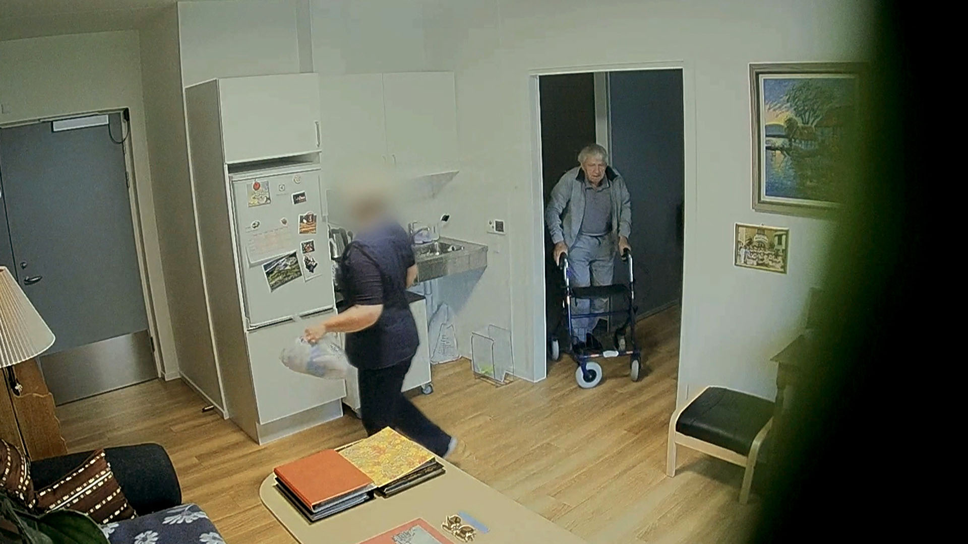 Fra 'Plejehjemmene bag facaden', der har skabt kolossal debat om ældreplejen i Danmark, og som indtil videre har givet anledning til flere end 4.800 artikler, læserbreve, kronikker, avisledere mv. (Foto: TV 2)