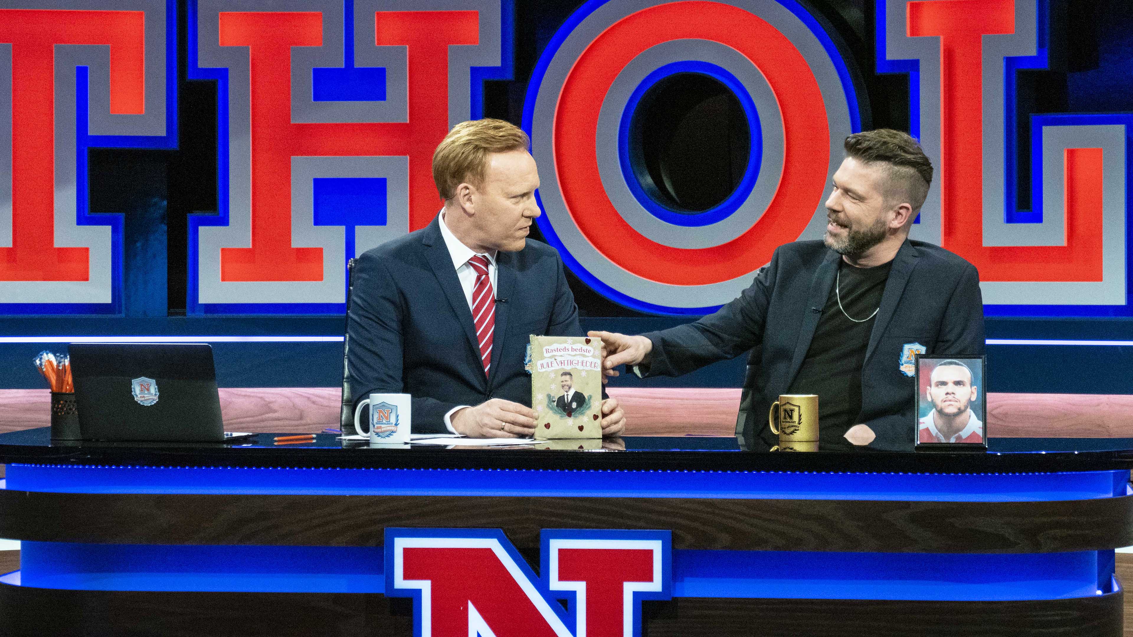 Søren Rasted er blandt de mange medværter, som i årenes løb har lagt vejet forbi 'Natholdet'. (Foto: Pineapple / TV 2)