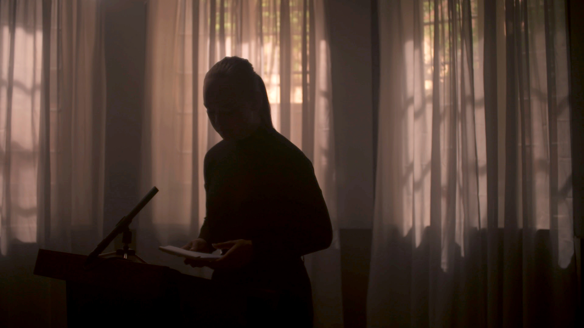 TV 2-dokumentaren ’Partiernes skjulte overgreb’ er i tre dele, og det første afsnit vises på TV 2 torsdag 22. oktober klokken 20.00 – og på TV 2 PLAY fra senere i dag, onsdag. (Fotos fra rekonstruktioner: DocEye / TV 2)