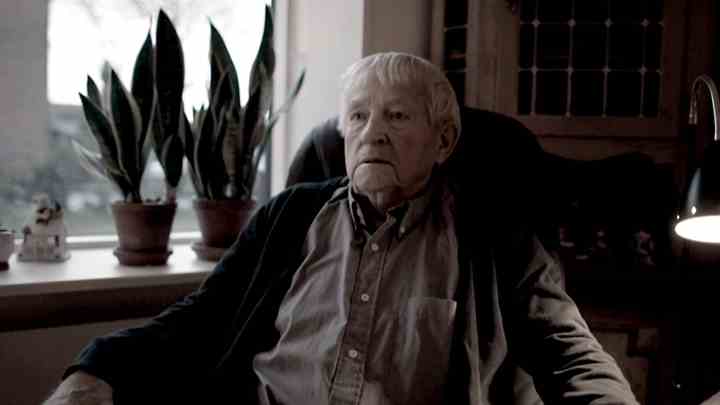 Fra 'Plejehjemmene bag facaden': Kameraerne kørte i alt 16 dage på 91-årige Niels Christian Nielsens stue og soveværelse på demensplejehjemmet Nyvang i Randers Kommune. (Videograb: TV 2)