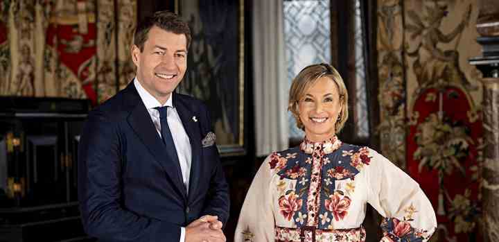 Morten Ankerdal og Natasja Crone ser tilbage på året i kongehuset i 'De kongelige øjeblikke' 2020. (Foto: Per Arnesen / TV 2)