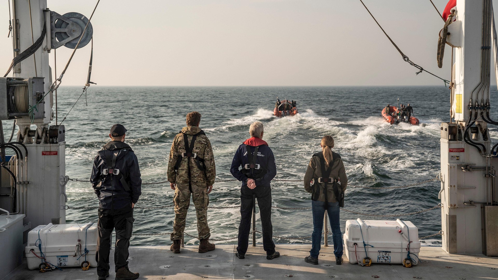 Fra fjerde afsnit af 'Efterforskningen', hvor dykkere - igen - leder efter ligdele i opklaringen af drabet på den svenske journalist Kim Wall. (Foto: Per Arnesen / TV 2)