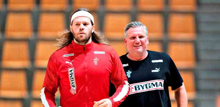 En af de danske spillere, som skal være i storform, hvis Danmark skal nå et godt VM-resultat i Egypten, er Mikkel Hansen. Han ses her med landstræner Nikolaj Jacobsen. (Foto: Henning Bagger / Ritzau Scanpix / TV 2)