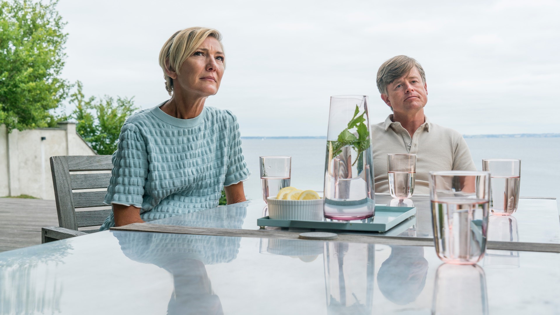 Andrea Vagn Jensen som Vibeke og Caspar Phillipson som Arne Lund i 'Sommerdahl' fra 2021.