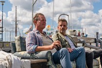 Peter Mygind som Dan Sommerdahl og André Babikian som Flemming Torp i 'Sommerdahl' fra 2021.