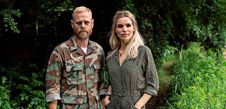 En af de nye TV 2 PLAY- og TV 2-serier i 1. halvår er krimiserien ’Hvide Sande’, som har Carsten Bjørnlund og Marie Bach Hansen i de to hovedroller. (Foto: Per Arnesen / TV 2)
