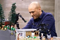 De tre bedste par står klar til at bygge det ypperste, de kan i finalen i 'LEGO Masters' 2021.