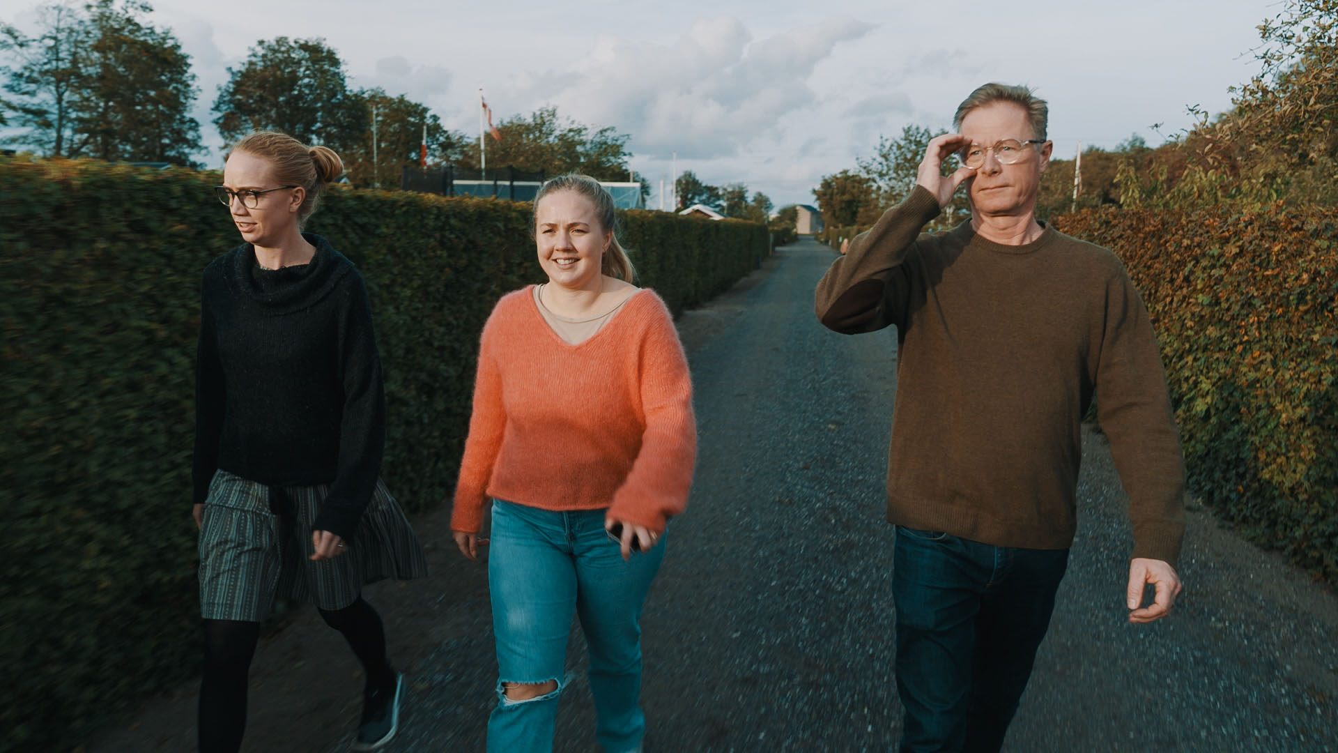 Finn og de nye bestyrelsesmedlemmer på havesyn.