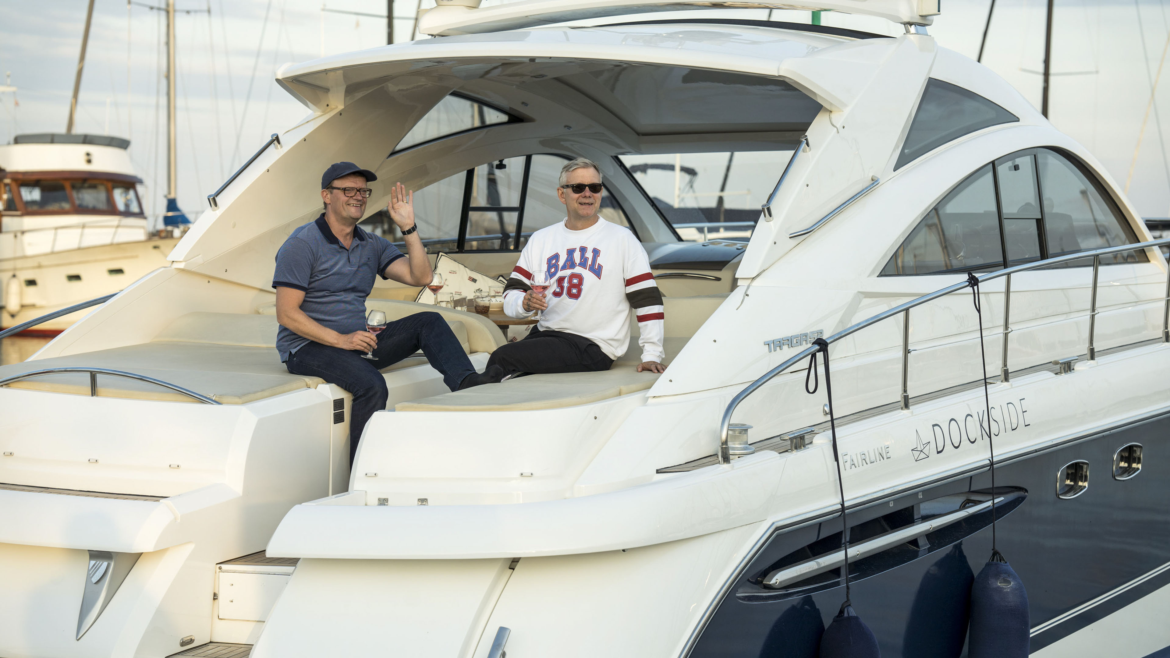 Frank (Frank Hvam) og Casper (Casper Christensen) i 'Klovn' 9.