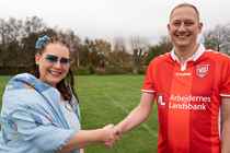 Alice er er kæmpe Sønderjyske-fan mens Lars holder med Vejle. Mød dem i 'Mere end en klub'.