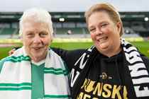 Erna er Viborg-fan og Kaja fra Thyholm er FC Midtjylland-fan. Mød dem i 'Mere end en klub'.