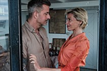 André Babikian som Flemming Torp og Laura Drasbæk som Marianne Sommerdahl i den danske krimiserie 'Sommerdahl III' fra 2021.