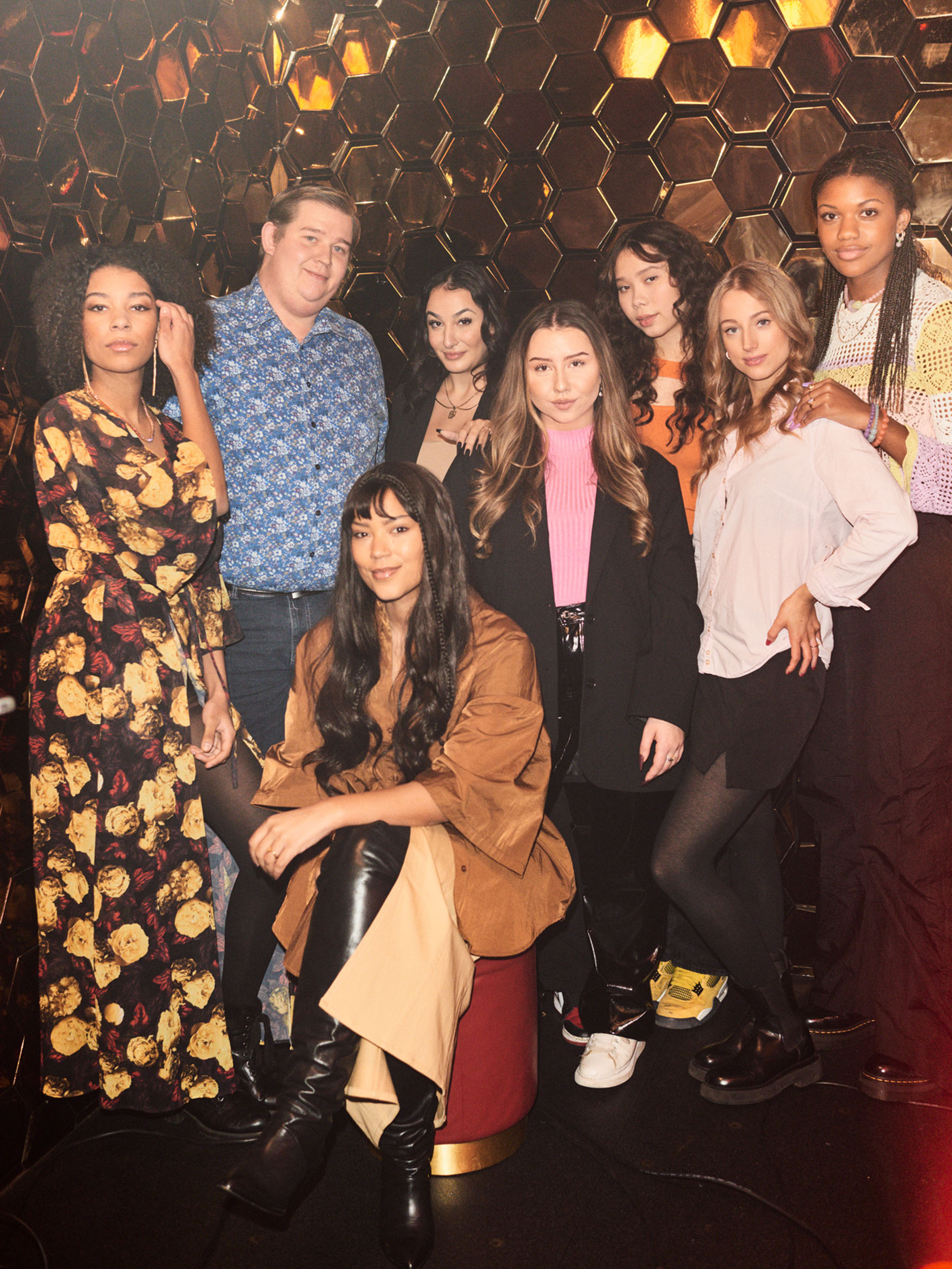 Kwamie Liv med sine livedeltagere. 