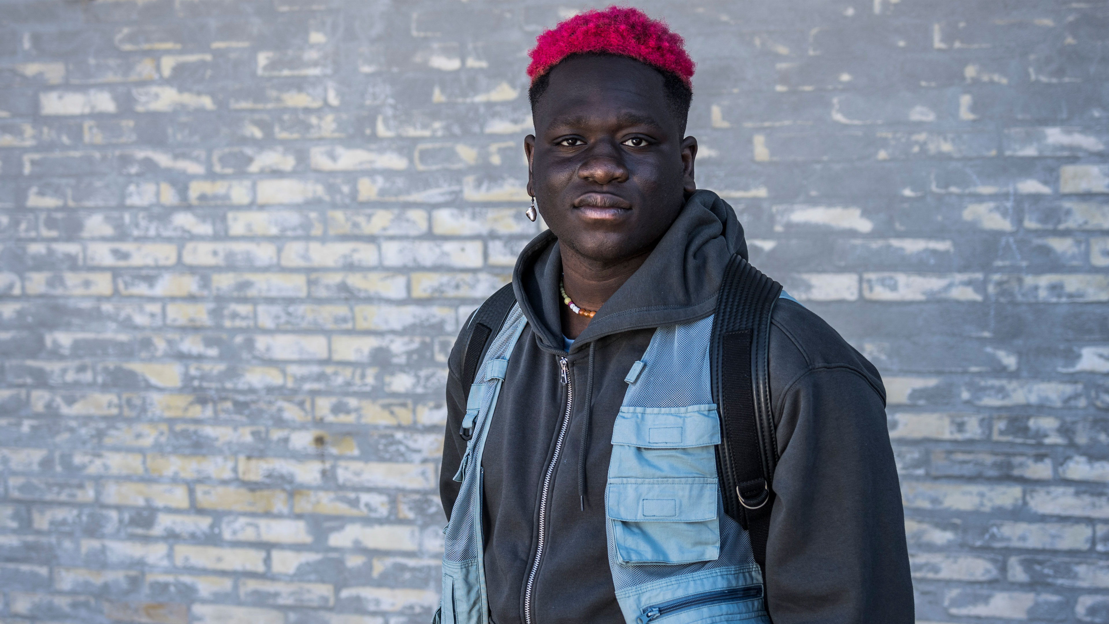 Eddie (Clint Gyamfi) i 'Dark Horse'.